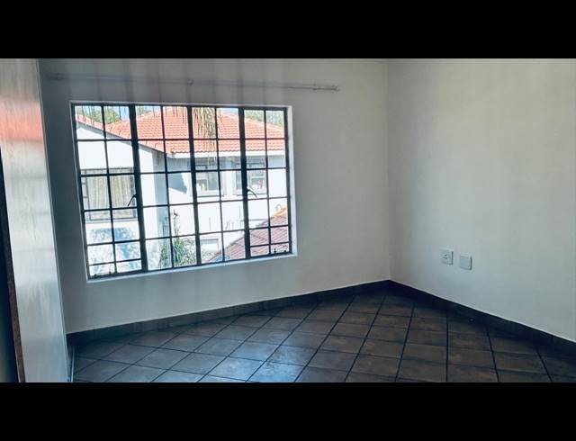 4 BEDROOM TOWNHOUSE FOR SALE IN WATERKLOOF EAST